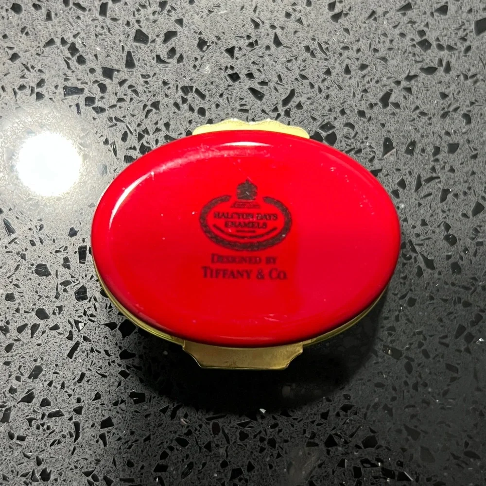 Small trinket jewelry box‎